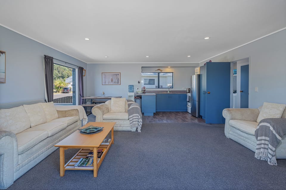 Lounge/Kitchen