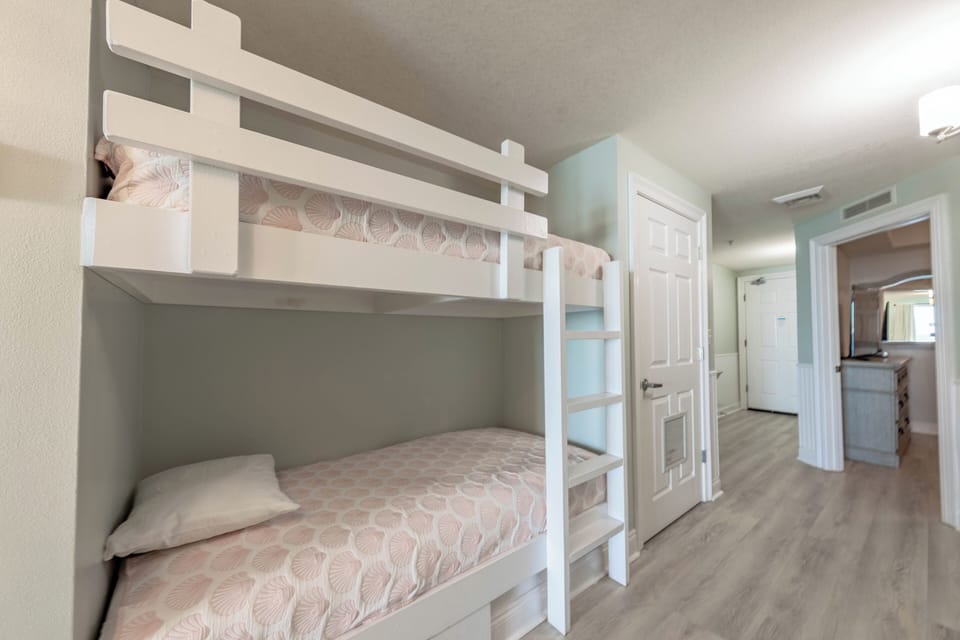 Twin size bunkbed in the hallway nook