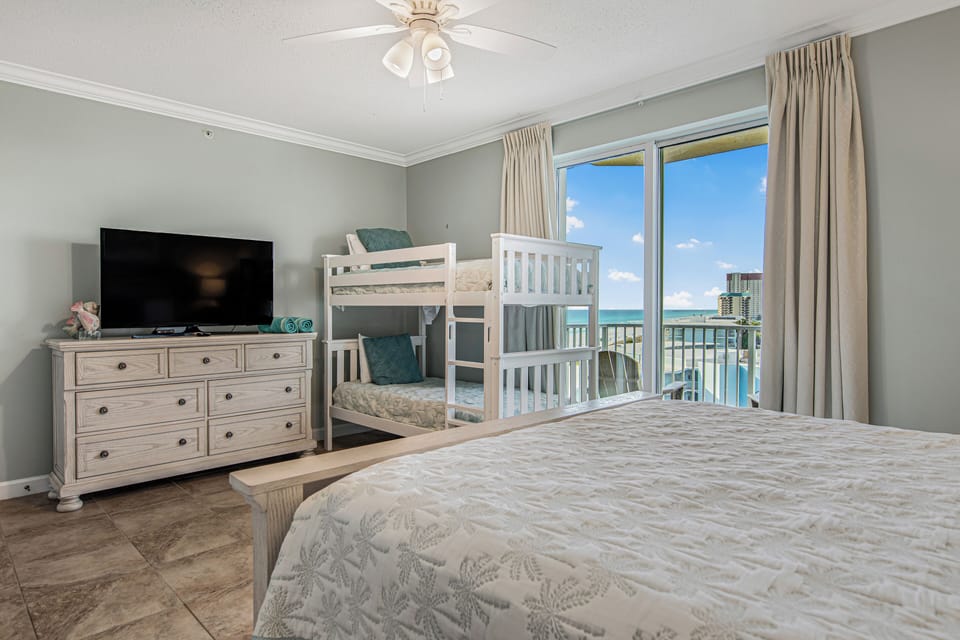 4th bedroom with a King and Twin Bunkbed