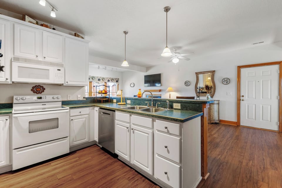SBC704: Shallowbag Bay 704 | Kitchen