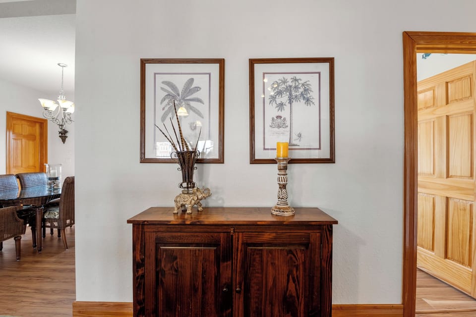 SBC704: Shallowbag Bay 704 | Hallway