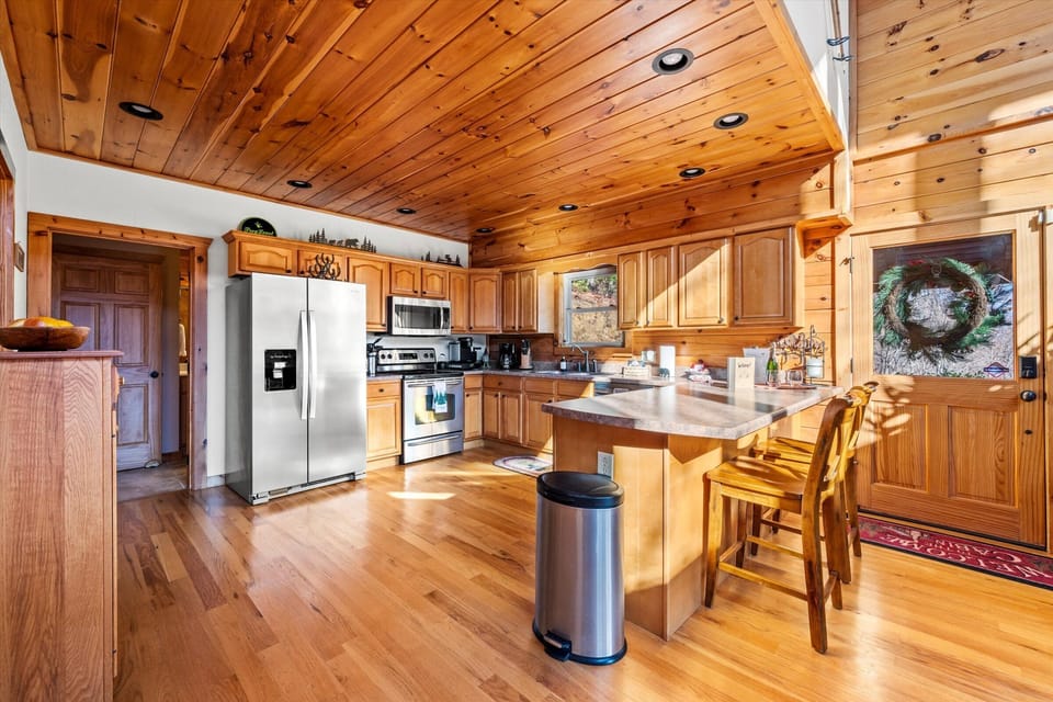 Fully-Stocked Kitchen perfect for prepping and cooking meals.
