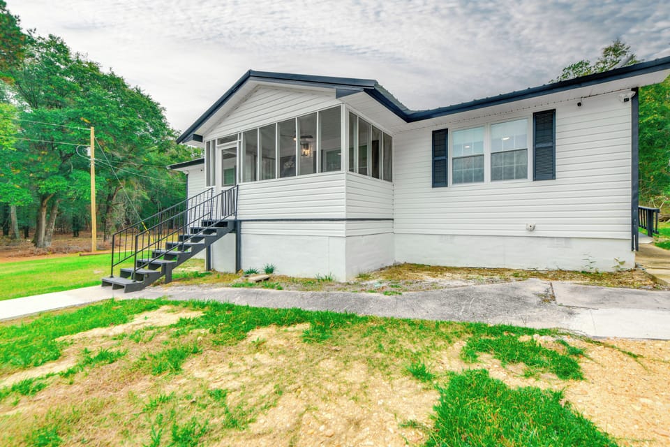 Shorter Vacation Rental | 3BR | 2BA | 1,200 Sq Ft | Step-Free Access