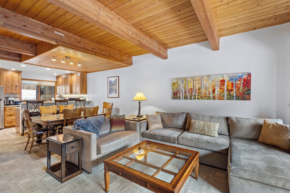 1.05-riverside-a103-telluride-living-room(9)