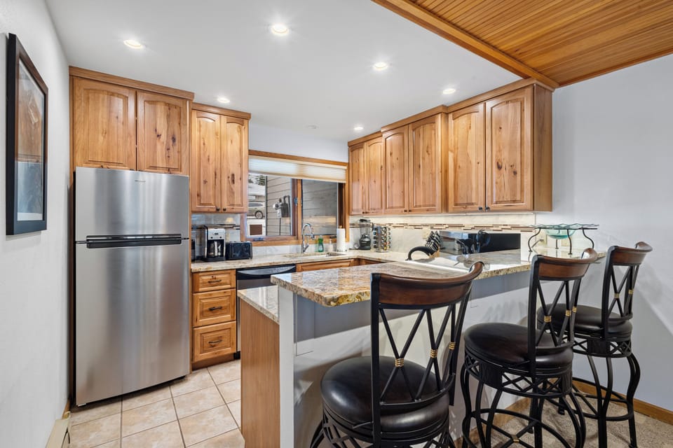 3.0-riverside-a103-telluride-kitchen(14)