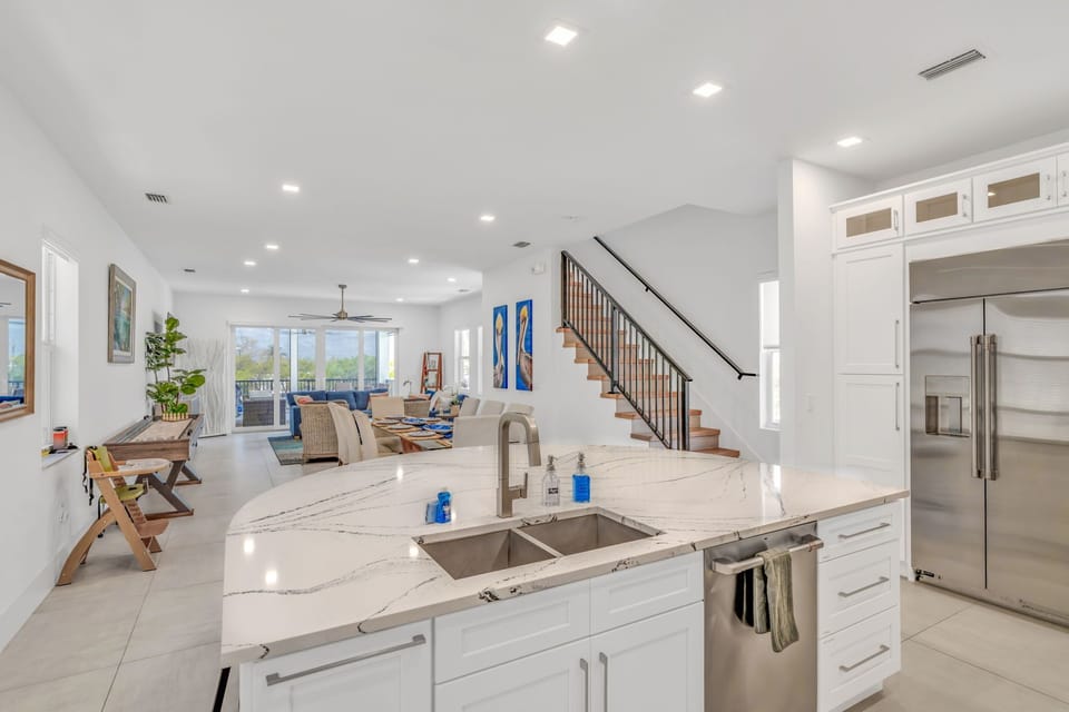 Main kitchen to living room