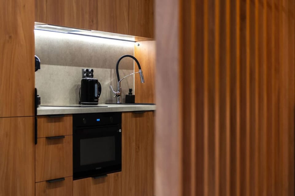 Kitchen with Oven | Book Now with RENTUJEMY.COM