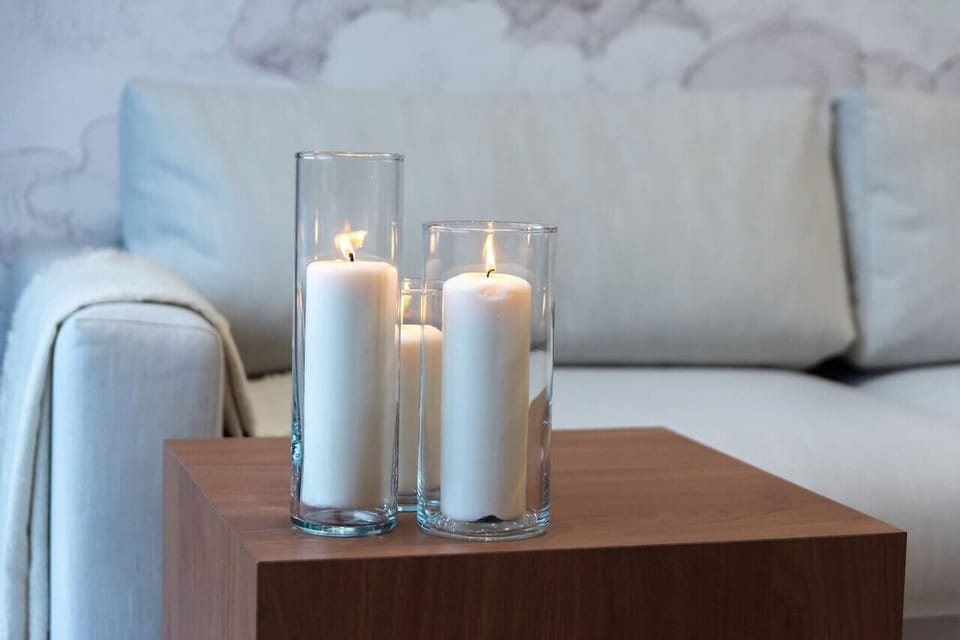 Decorative Details | Book Now with RENTUJEMY.COM