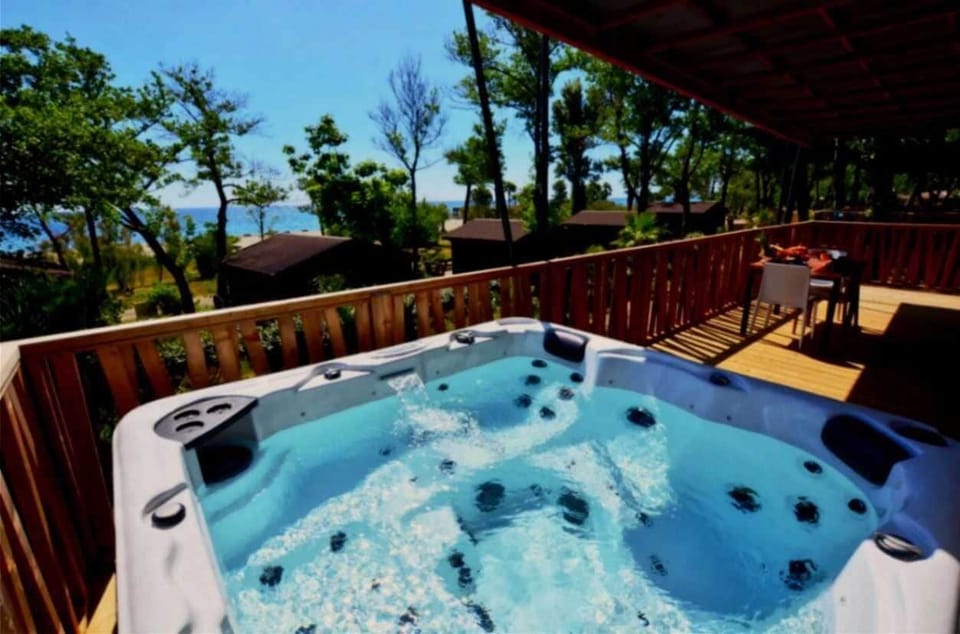 Outdoor spa tub