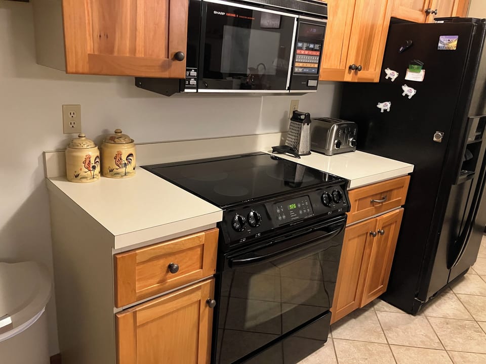 Kitchen Stove, Microwave Convection Above, Refrigerator w Ice Maker
