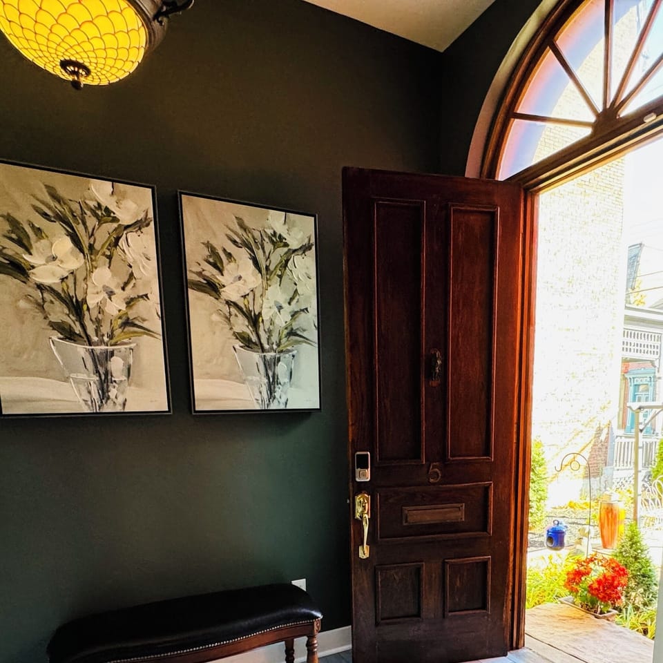 Beautiful spacious entryway