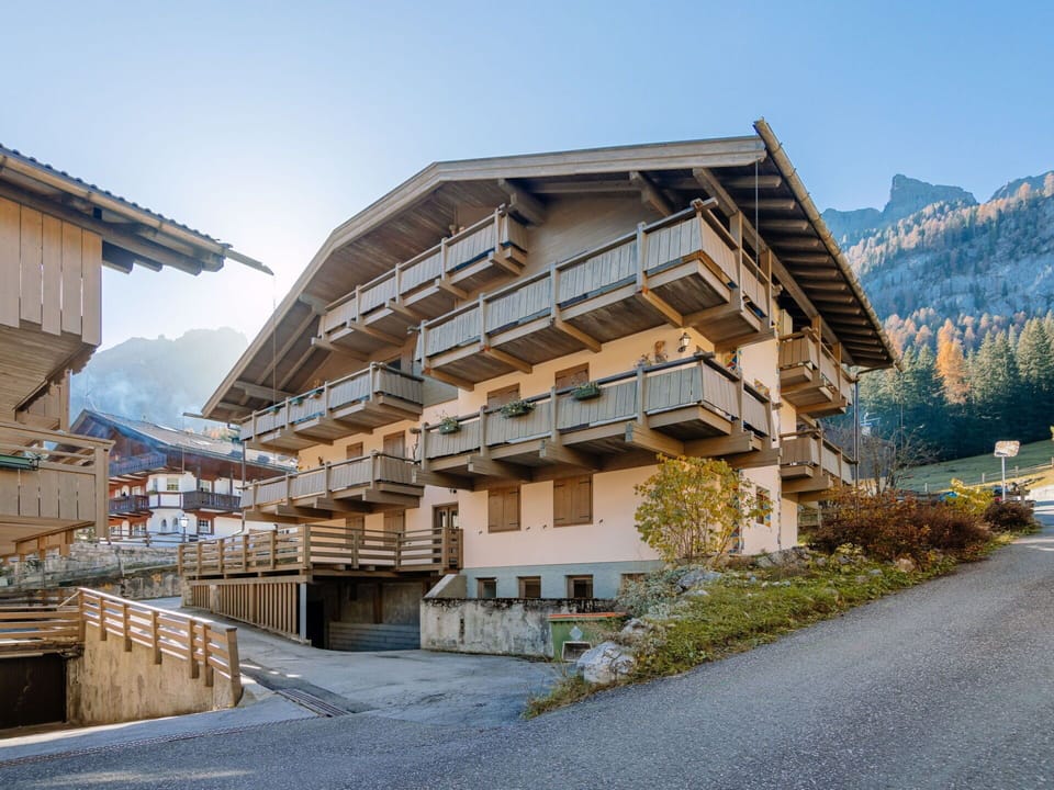 Sky, Plant, Building, Mountain, House, Window, Wood, Slope, Urban Design, Residential Area