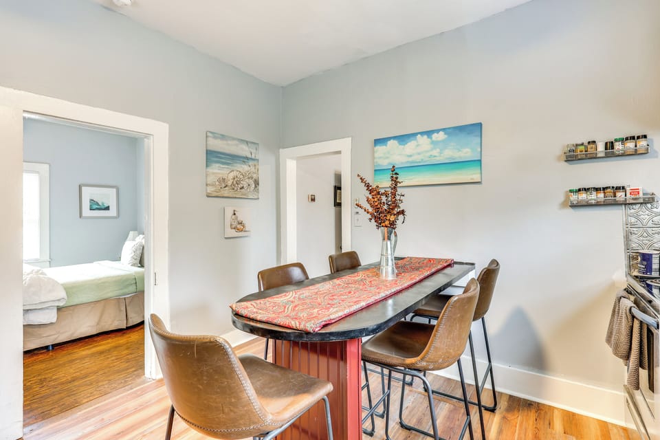 Dining Area | Dishware & Flatware Provided