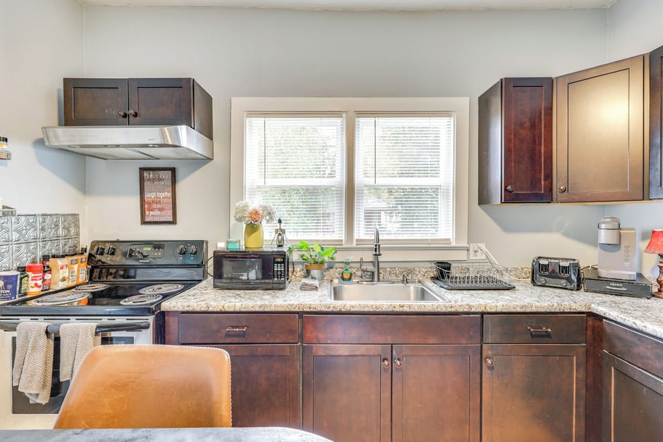 Kitchen | Keurig & Drip Coffee Makers | Blender | Toaster | Cooking Basics