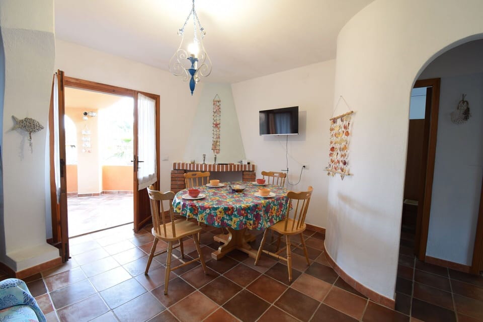 Autumn, Dining Room, Living Room, Spring, Summer, Winter