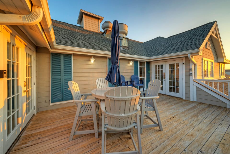 Shared patio with an outdoor dining area and seating.