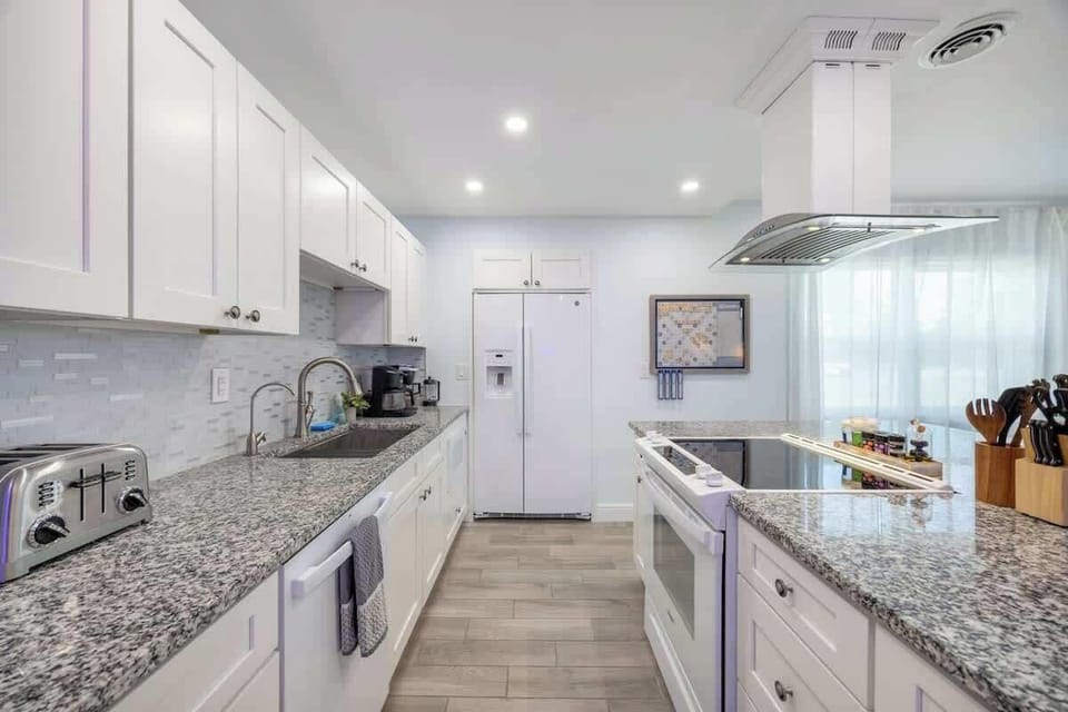 |Harbor Retreat by Boutiq Luxury Vacation Rentals | Largo, Florida