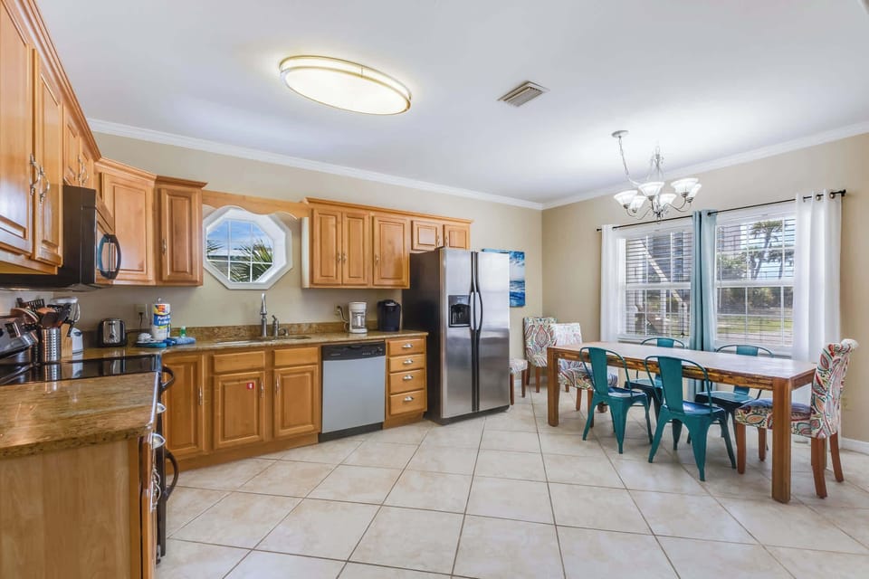 Large well-equipped kitchen