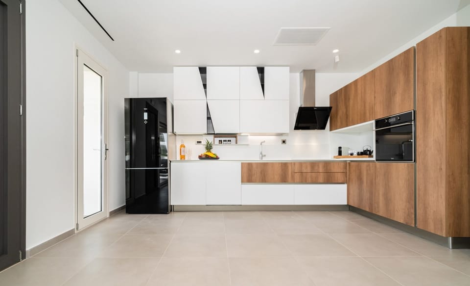 Fully equipped kitchen, with top-shelf appliances and great design