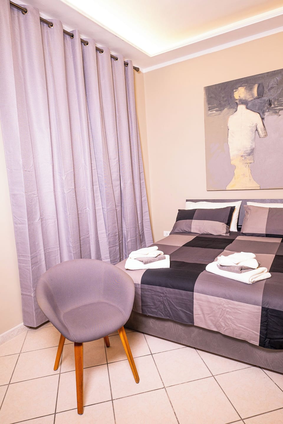 Double bedroom 19 sqm, orthopedic mattresses, blackout curtains, safe.