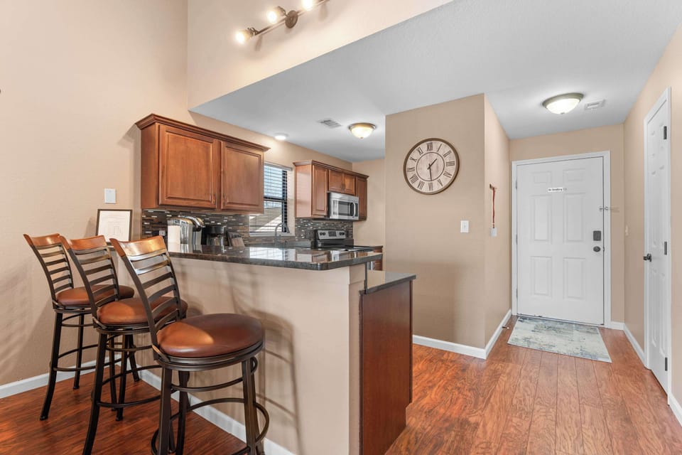 Full kitchen