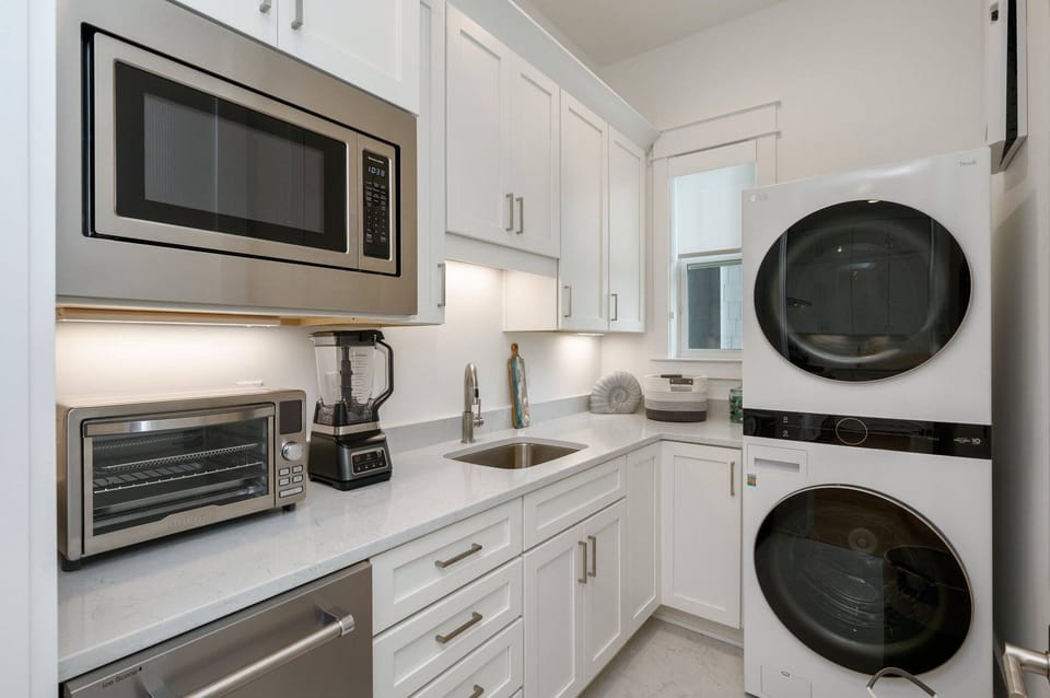Lillie's Luxury Lighthouse - Dune Allen Beach - First Floor - Butler's Pantry Off Kitchen