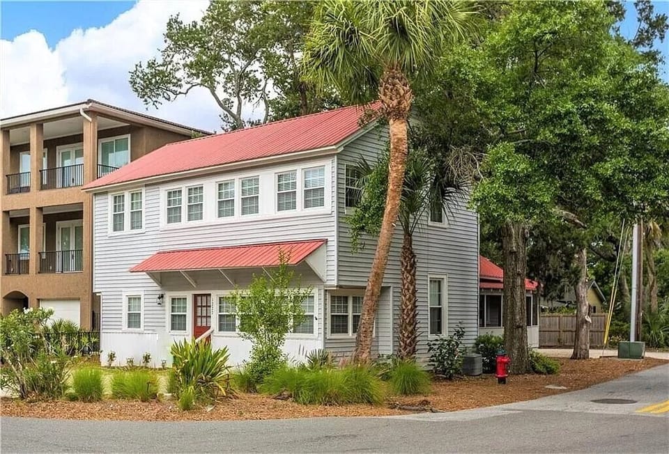 Tipsy Turtle - Corner of Beachview and Arnold