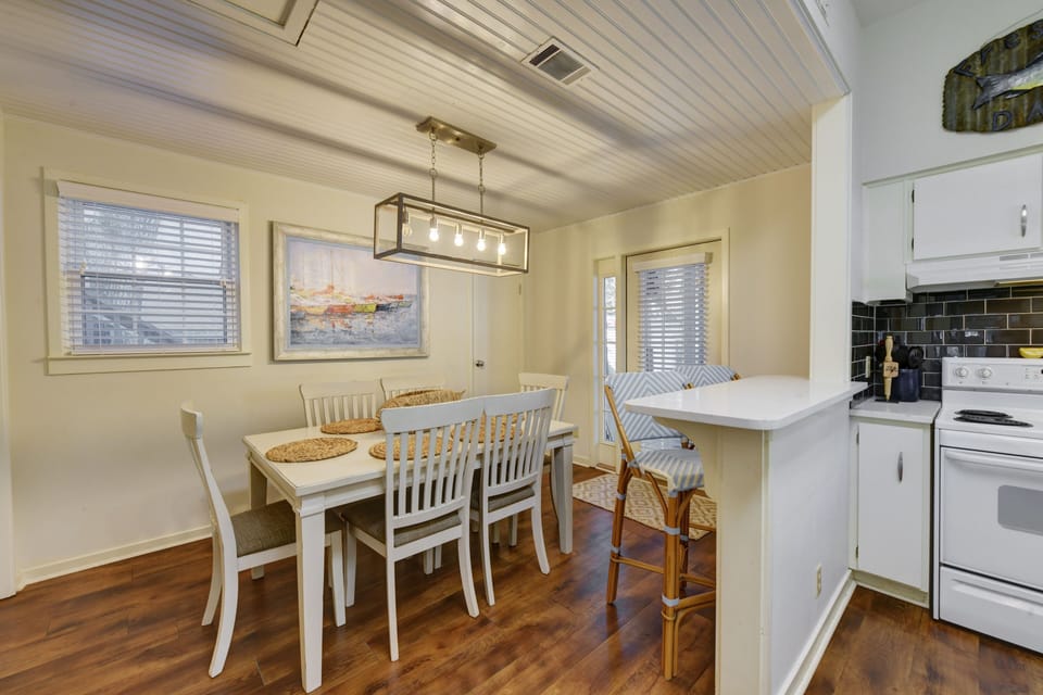 Tipsy Turtle - main level dining room
