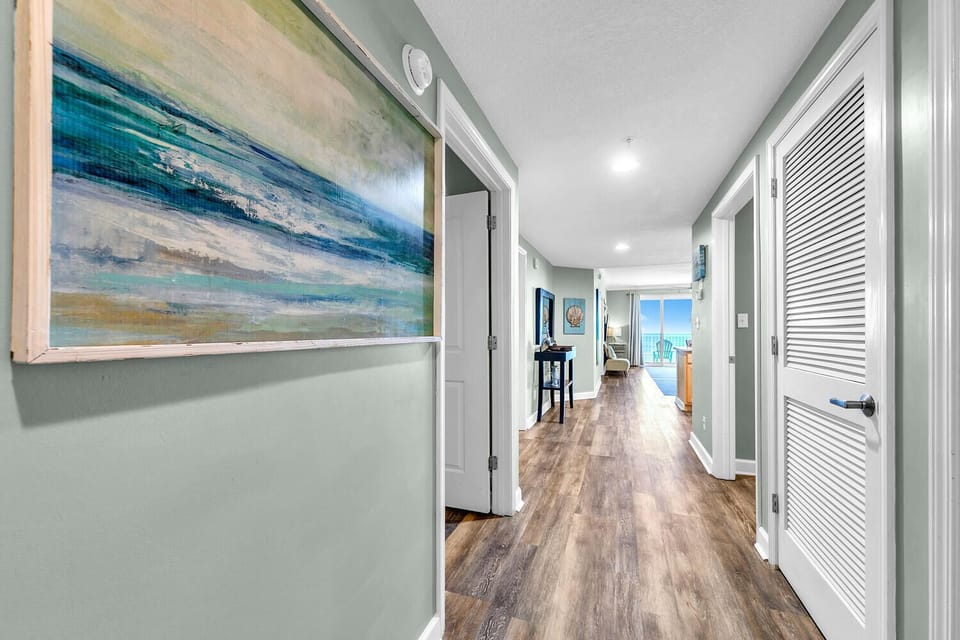 Welcome in to Grandview East 1002