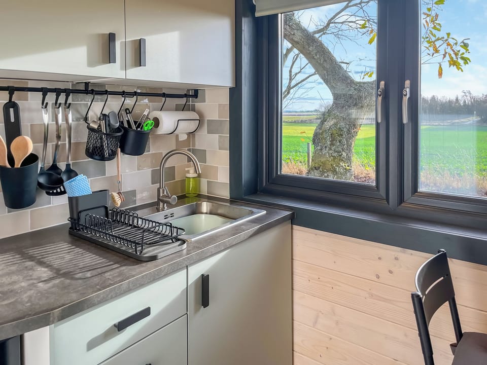 Interior | Bumblebee Cabin - Redroofs Retreats, Forfar