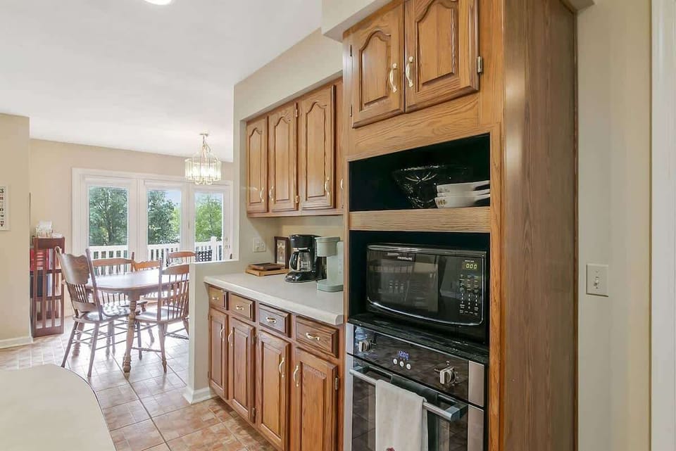 Open-plan kitchen and dining for gatherings