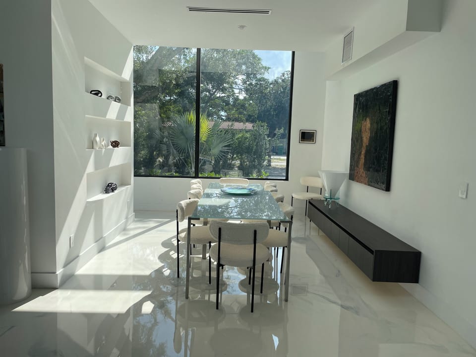 Dining room
