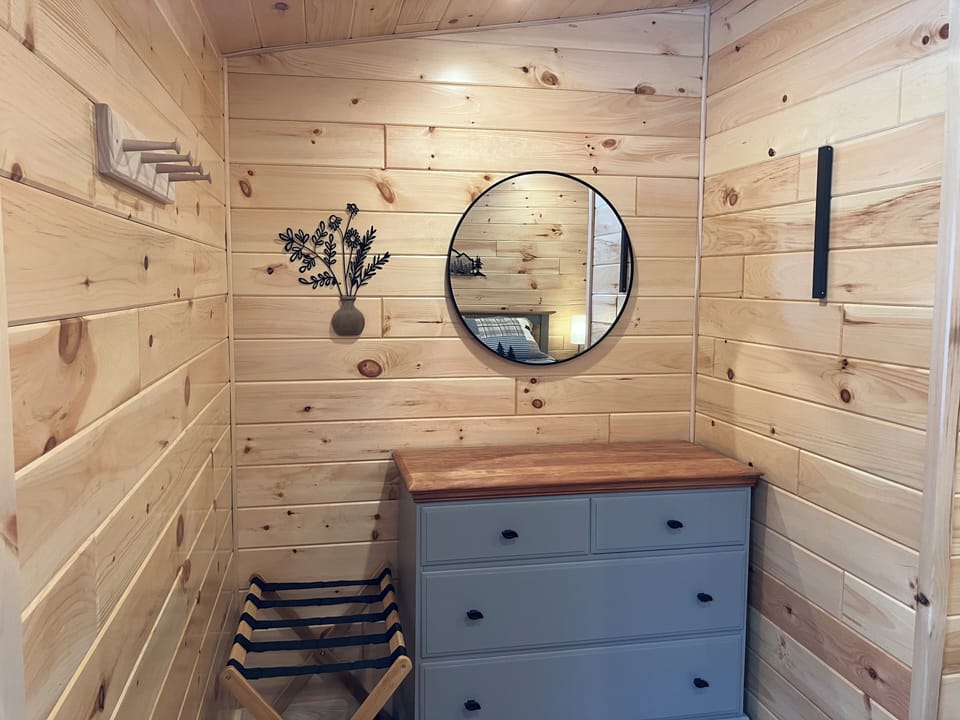 Bedroom 1- dresser and luggage rack