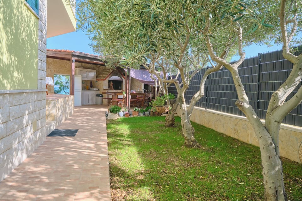 Garden with fireplace