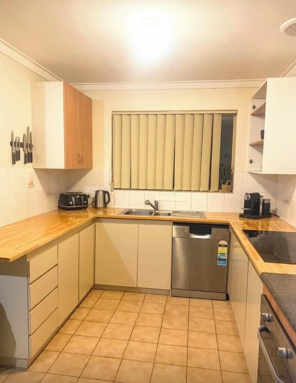 Fully equipped kitchen.