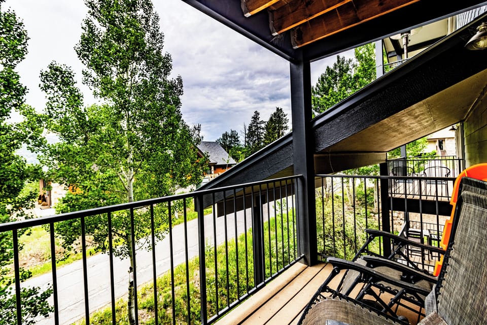 Balcony with Views