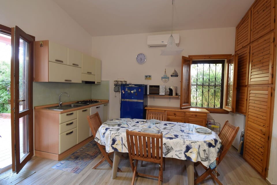 Autumn, Dining Room, Kitchen, Spring, Summer, Winter