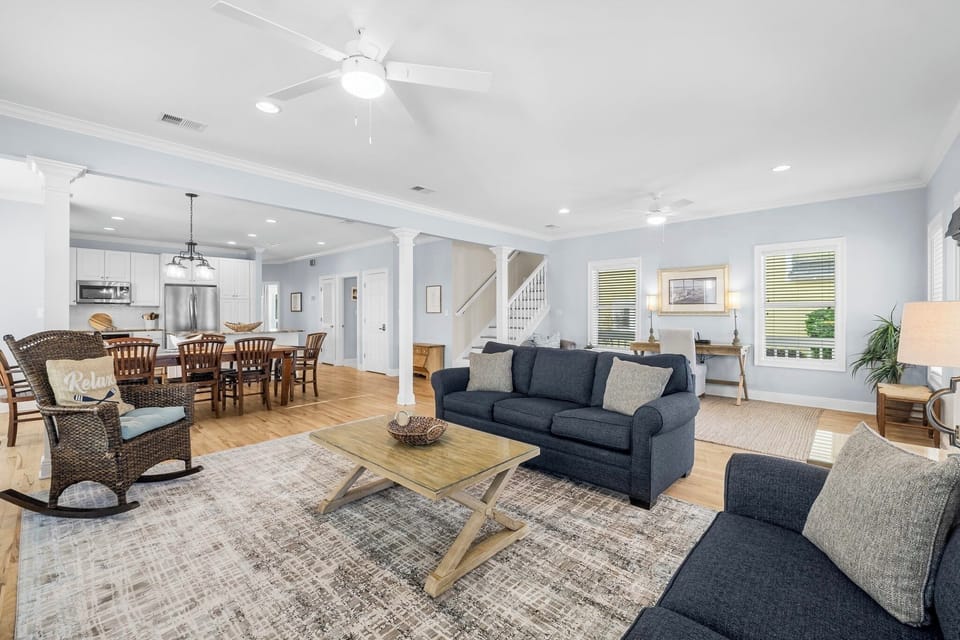 Open concept living, dining and kitchen 