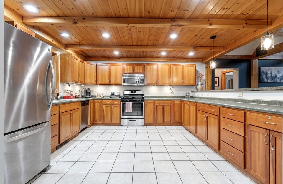 Cook together in a fully equipped kitchen with plenty of space for multiple helpers and shared meals.