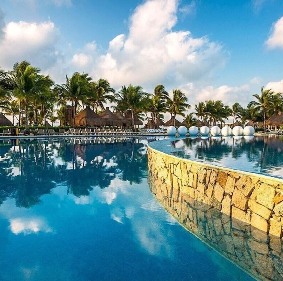 Mayan Palace Pool