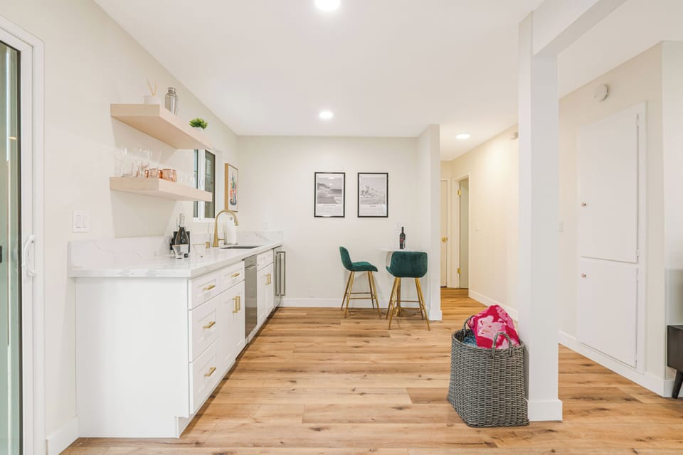 Downstairs wet bar. 