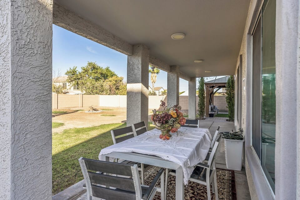 Outdoor dining