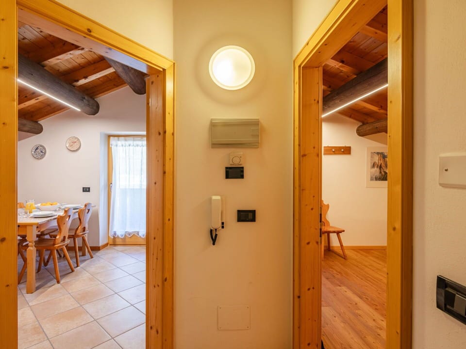 Wall, Wood, Ceiling, Interior Design, Flooring, Floor, Home, Door, Wood Stain, Hardwood