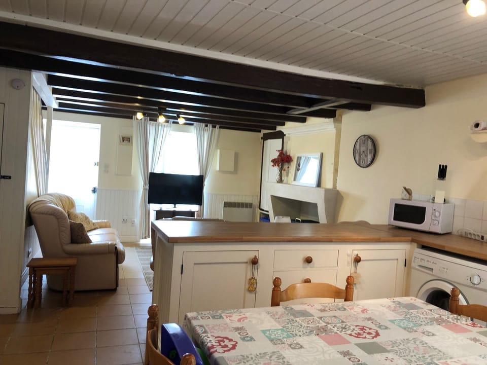 Kitchen/Dining area