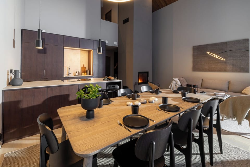 Dining area & kitchen