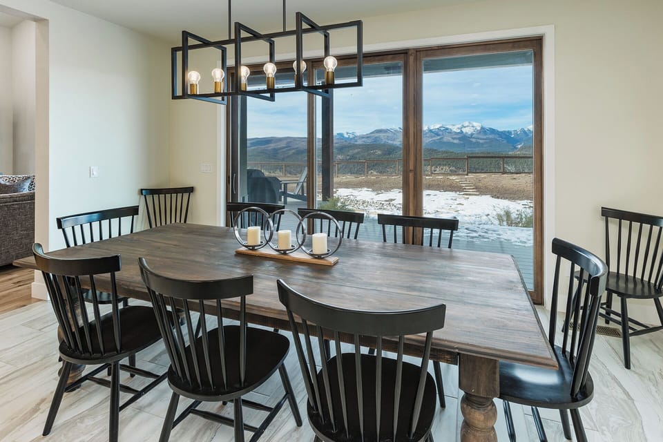 Dining Space w/views - Seating for 10