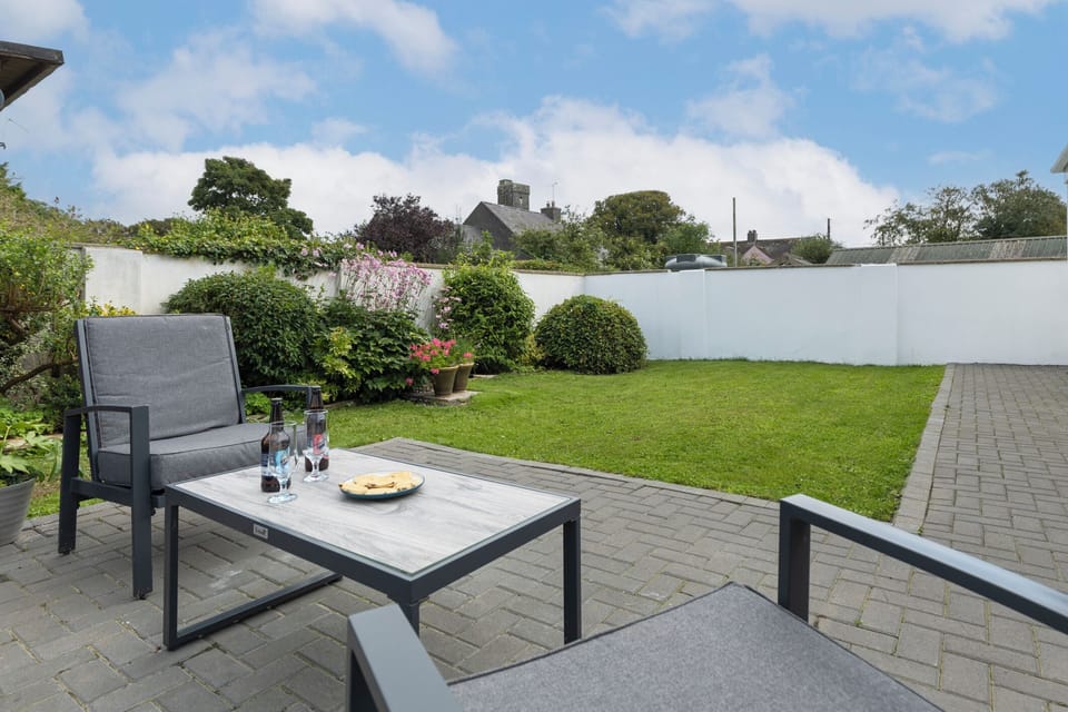 Peaceful Cottage, Rural views