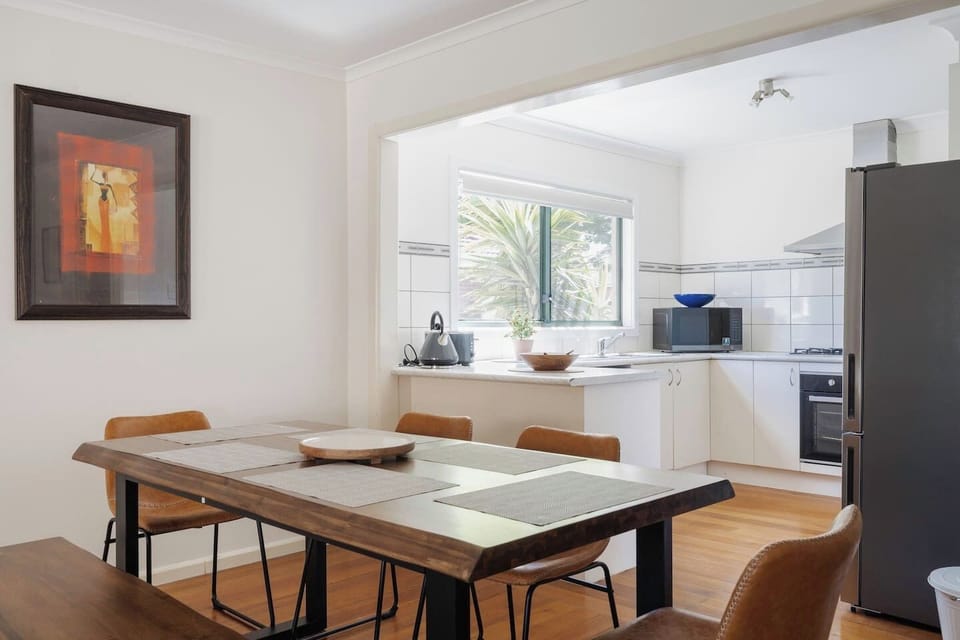 Enjoy meals together in the practical dining area, with a fully equipped kitchen ready for all your cooking needs.

