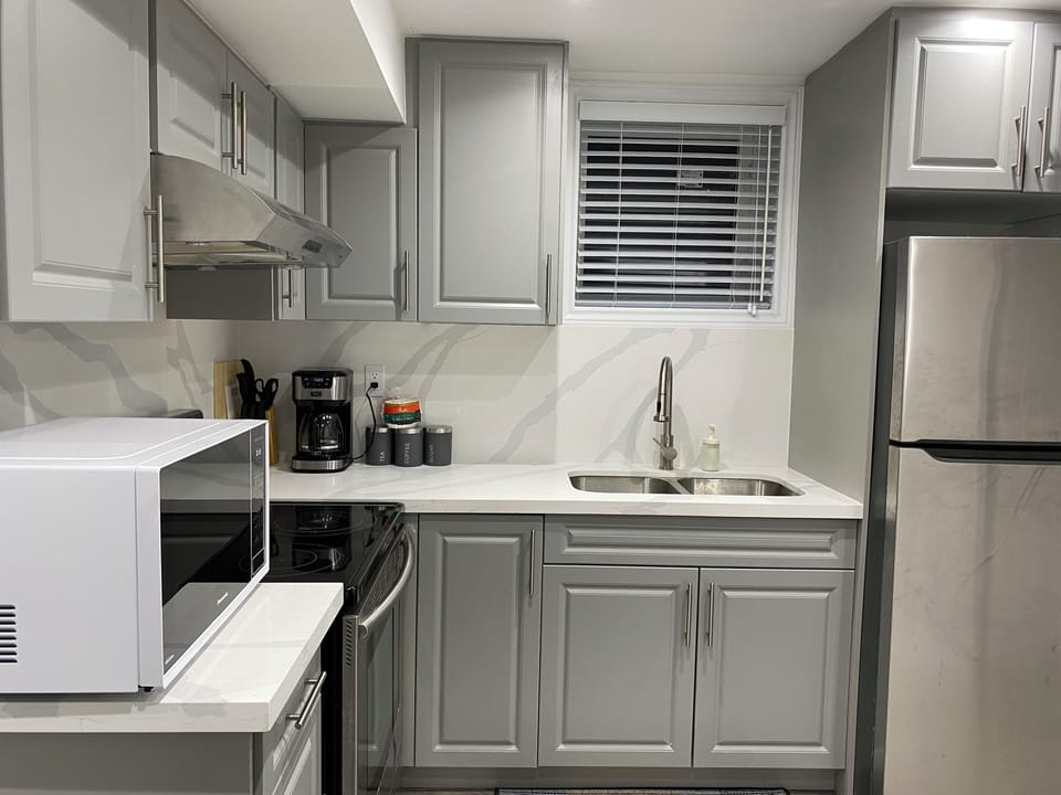 Basement Kitchen (2)