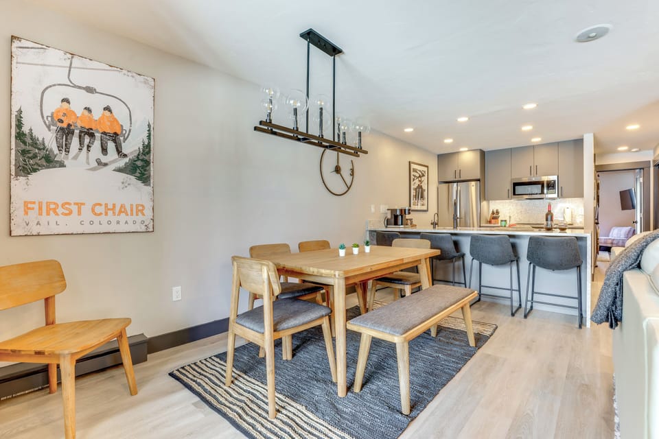 Dining Area | Dishware/Flatware Provided